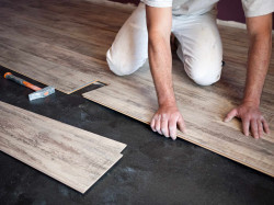 Remplacement de de revêtement en carrelage de salle de bain